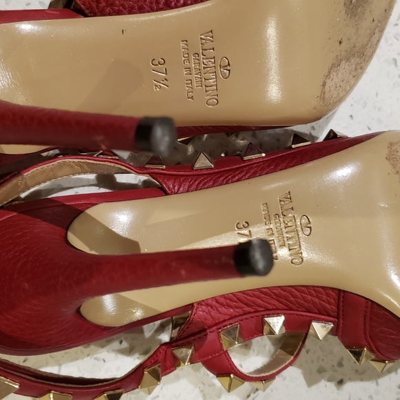 ****SOLD*****100% Authentic Valentino Rockstud Pumps Red - Picture 9 of 11